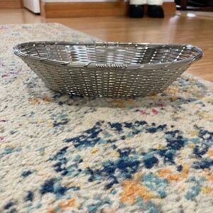 Woven wire bread basket